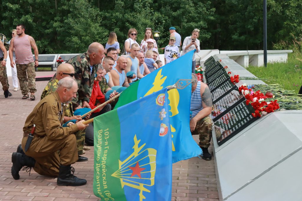В Братске отметили 95-летие ВДВ России
