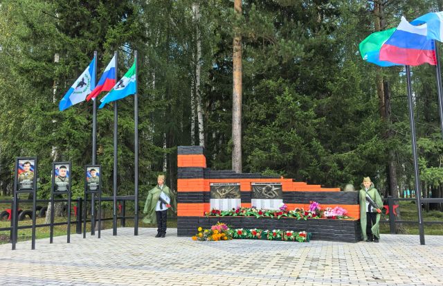 В Братском районе благоустроили мемориал в память о ветеранах и погибших на СВО односельчанах