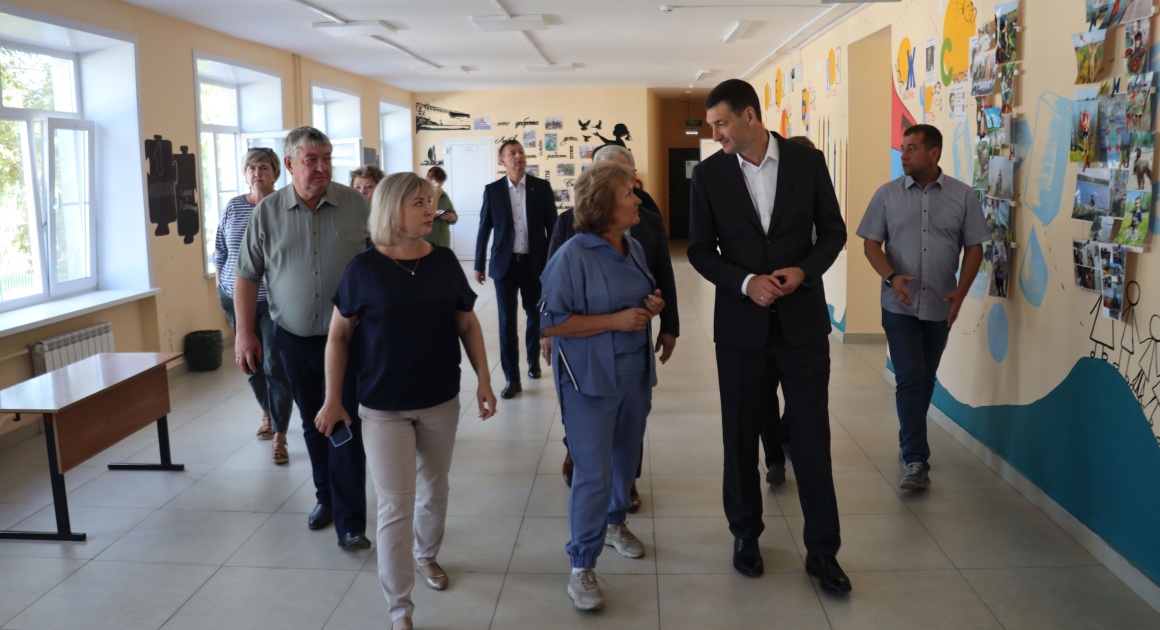 Капремонт школы №15 проверил председатель правительства Иркутской области