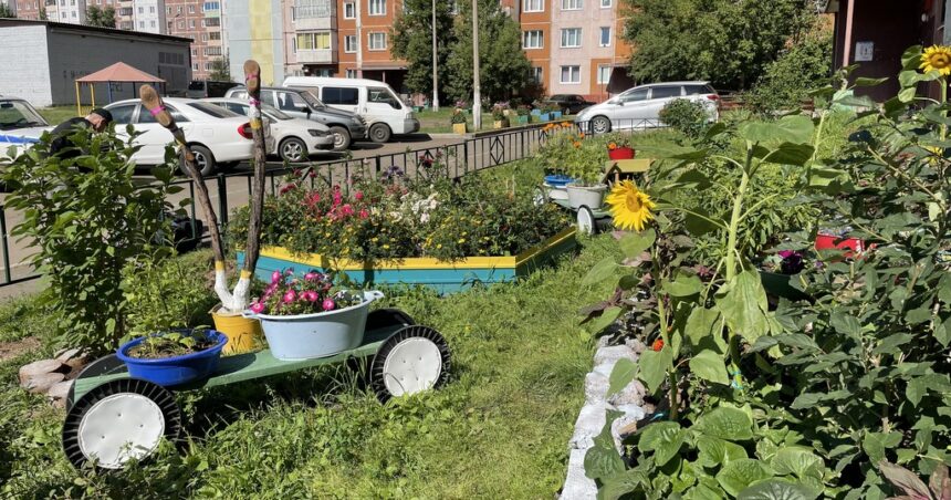 Конкурс "Цветущий двор": братчане воплотили свои фантазии в украшении цветников