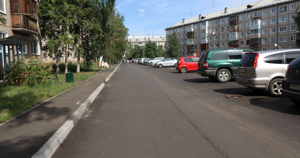 Крупную дворовую территорию благоустроили в Энергетике