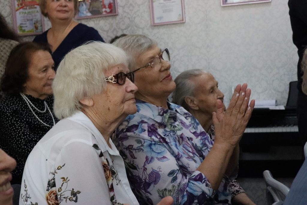 Мэр Братска поздравил коллектив детского сада №64 с 55-летием