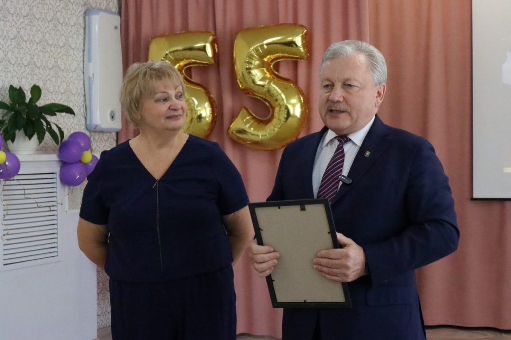Мэр Братска поздравил коллектив детского сада №64 с 55-летием