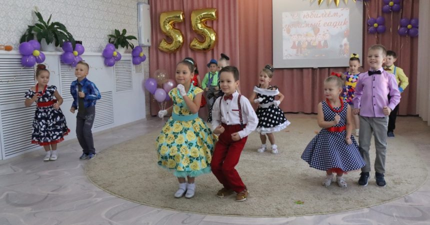 Мэр Братска поздравил коллектив детского сада №64 с 55-летием