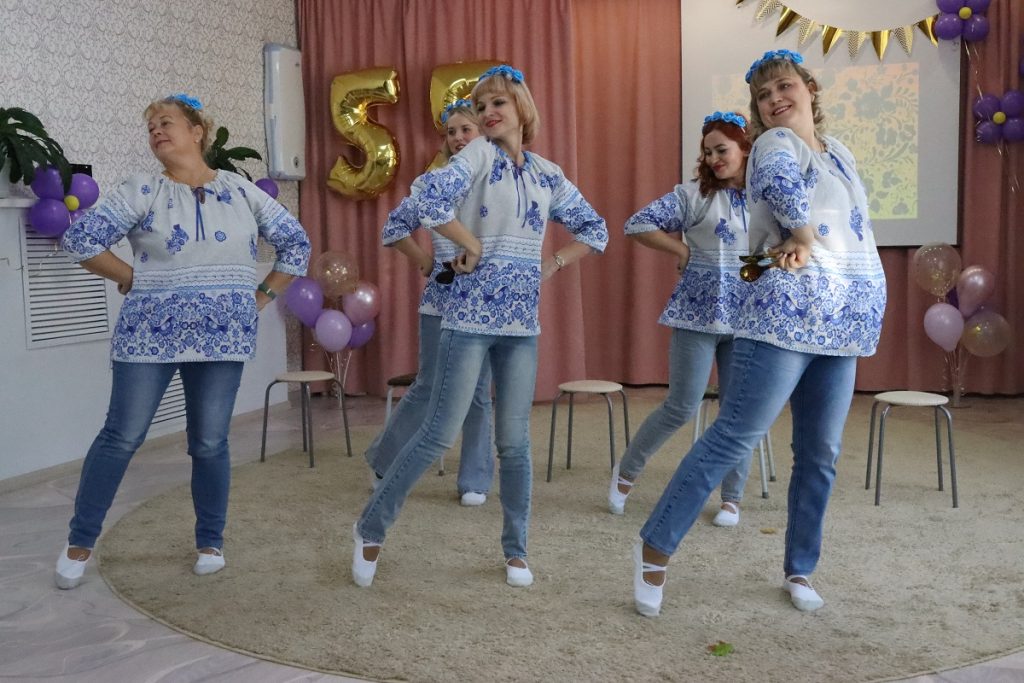 Мэр Братска поздравил коллектив детского сада №64 с 55-летием