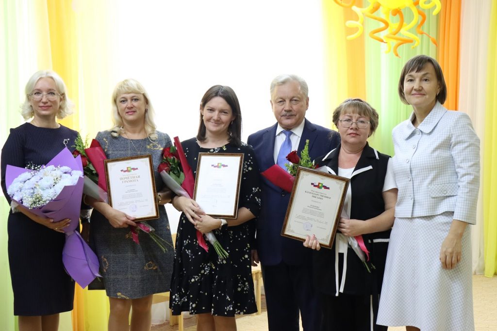 Мэр Братска в День учителя поздравил педагогов детского сада №116 и Лицея №1