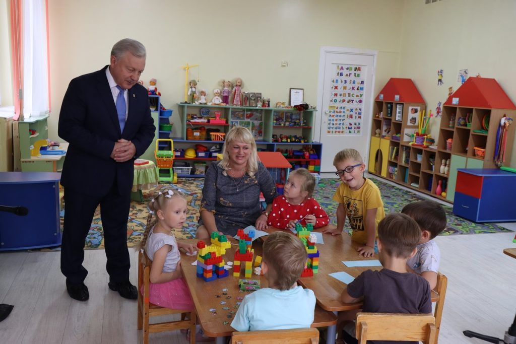 Мэр Братска в День учителя поздравил педагогов детского сада №116 и Лицея №1