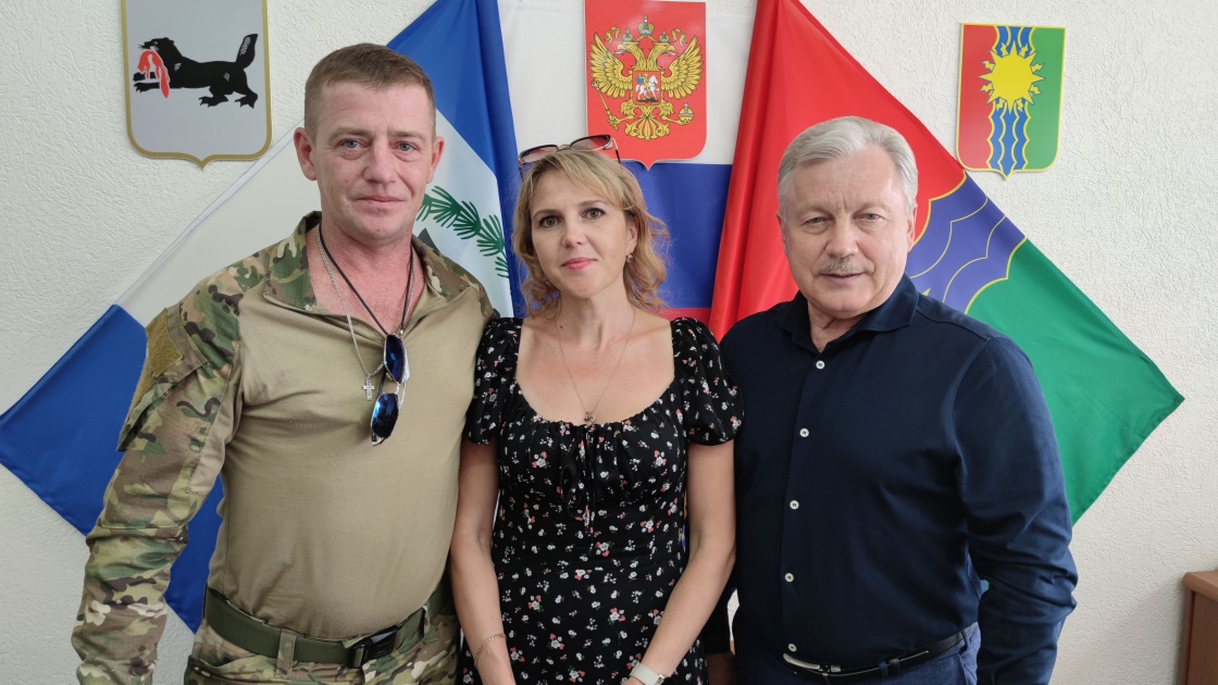 Мэр Братска встретился с прибывшим в отпуск мобилизованным военнослужащим и его супругой