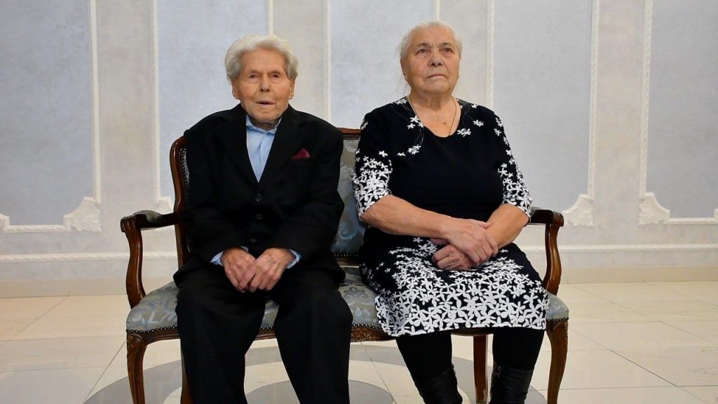 Мэр поздравил братскую чету с 70-летием совместной жизни