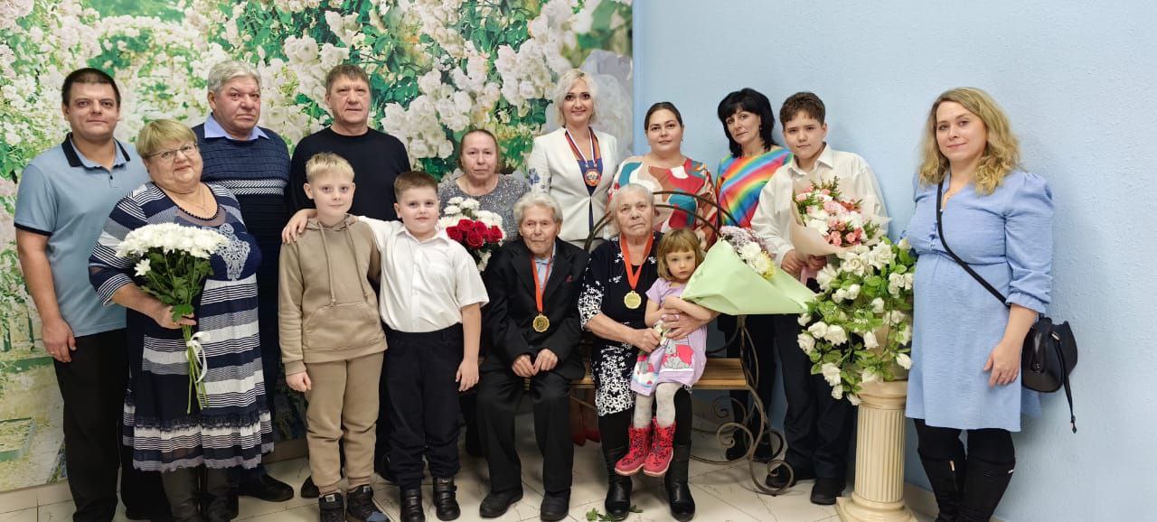 Мэр поздравил братскую чету с 70-летием совместной жизни