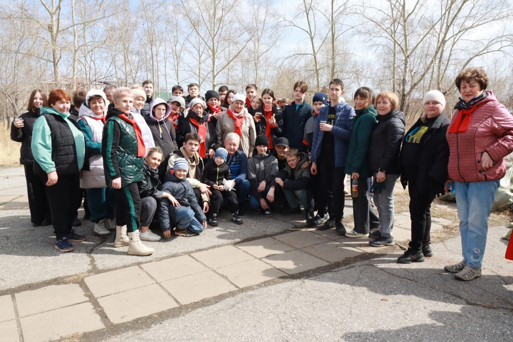 Молодые братчане с мэром и гостями из других городов очищали город от мусора