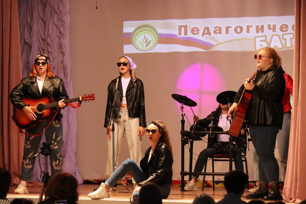 Молодые педагоги Братска сошлись с опытными наставниками в «Педагогическом баттле»