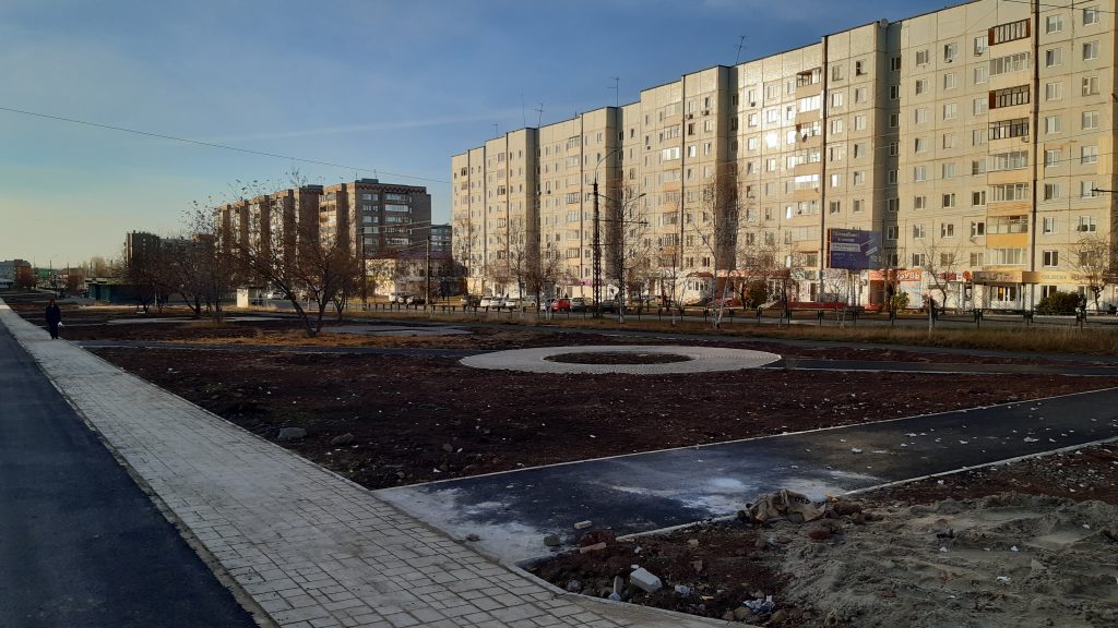 На улице Крупской в Братске смонтировали опоры освещения