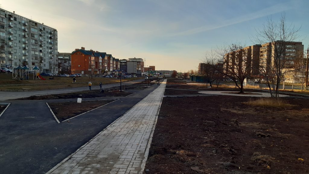 На улице Крупской в Братске смонтировали опоры освещения