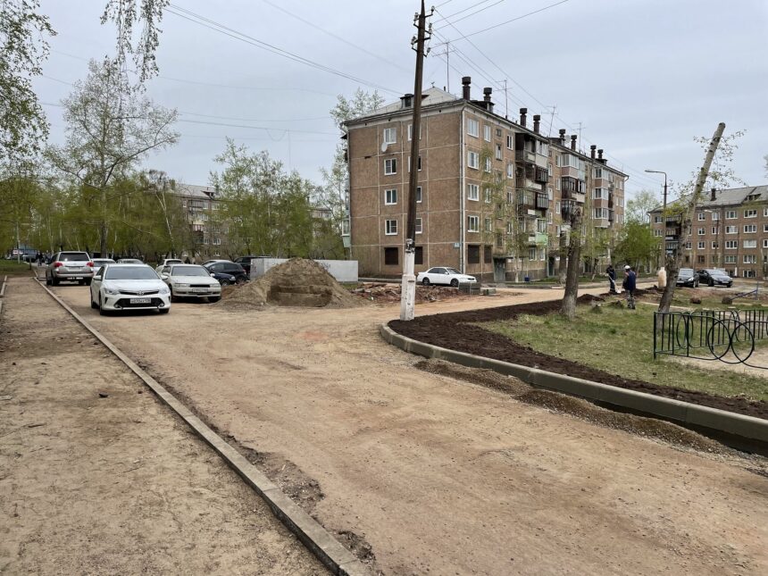 Общественная комиссия проверила благоустройство дворов в Братске