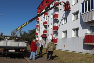 Обследование фасадов проводится в домах на улице Набережной в Братске
