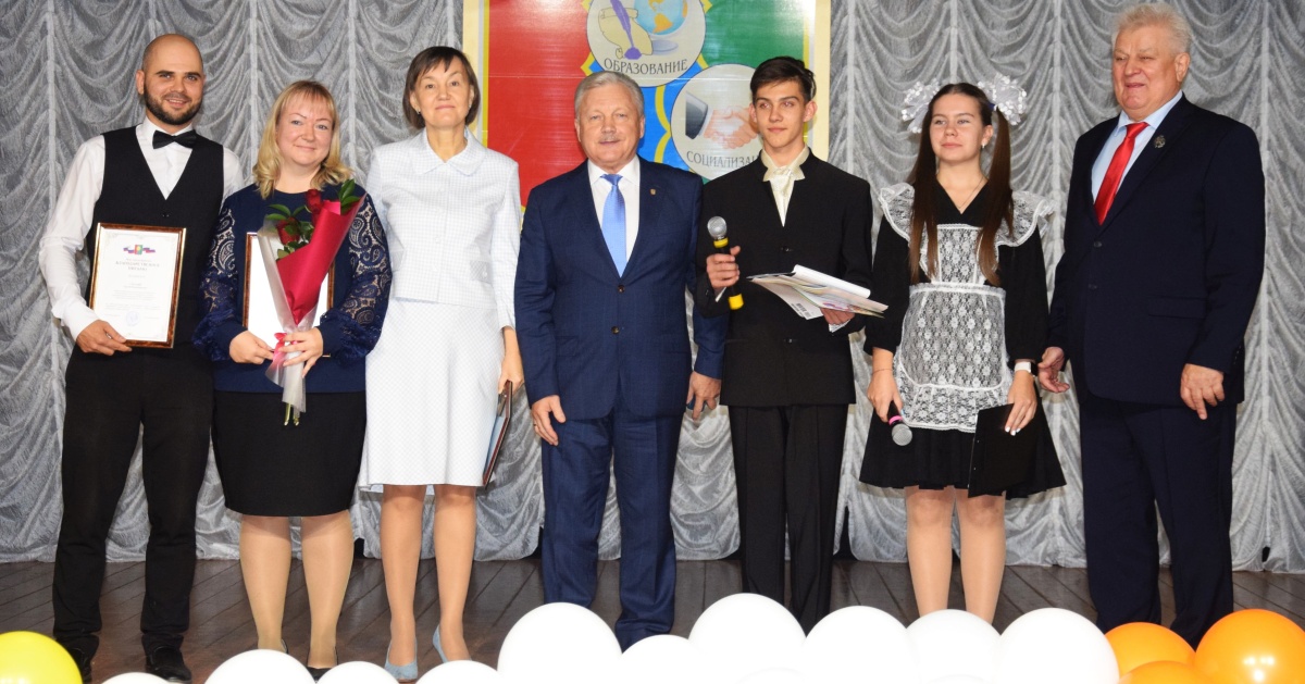 Одна из лучших в Братске: школа № 46 отметила профессиональный праздник