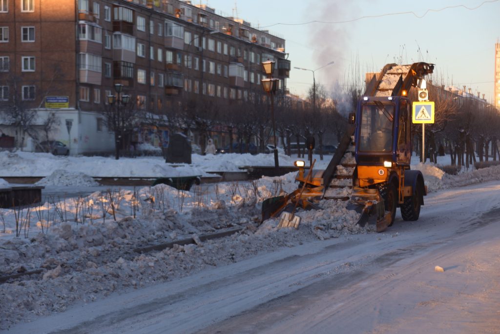 Около 5 тысяч самосвалов снега вывезли с улиц и дорог Братска с начала зимы