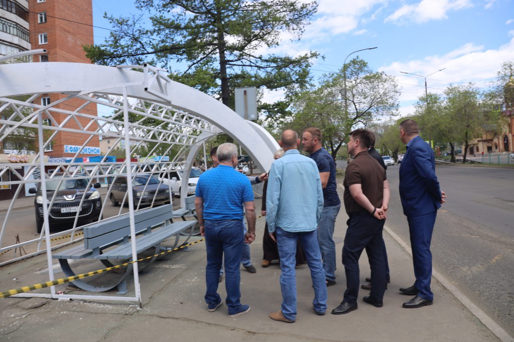 Остановочный пункт по улице Мира ремонтируют по просьбам братчан