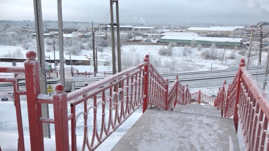 Пешеходный переход через железнодорожные пути построили в Братске