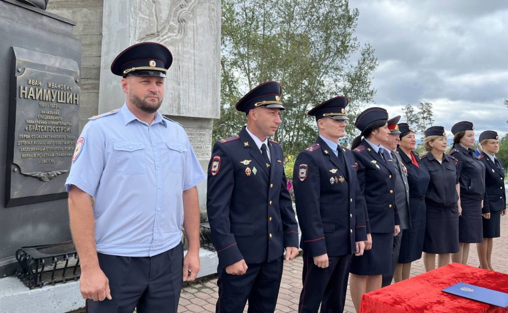 В Братске сегодня приняли Присягу молодые сотрудники МВД. Фото