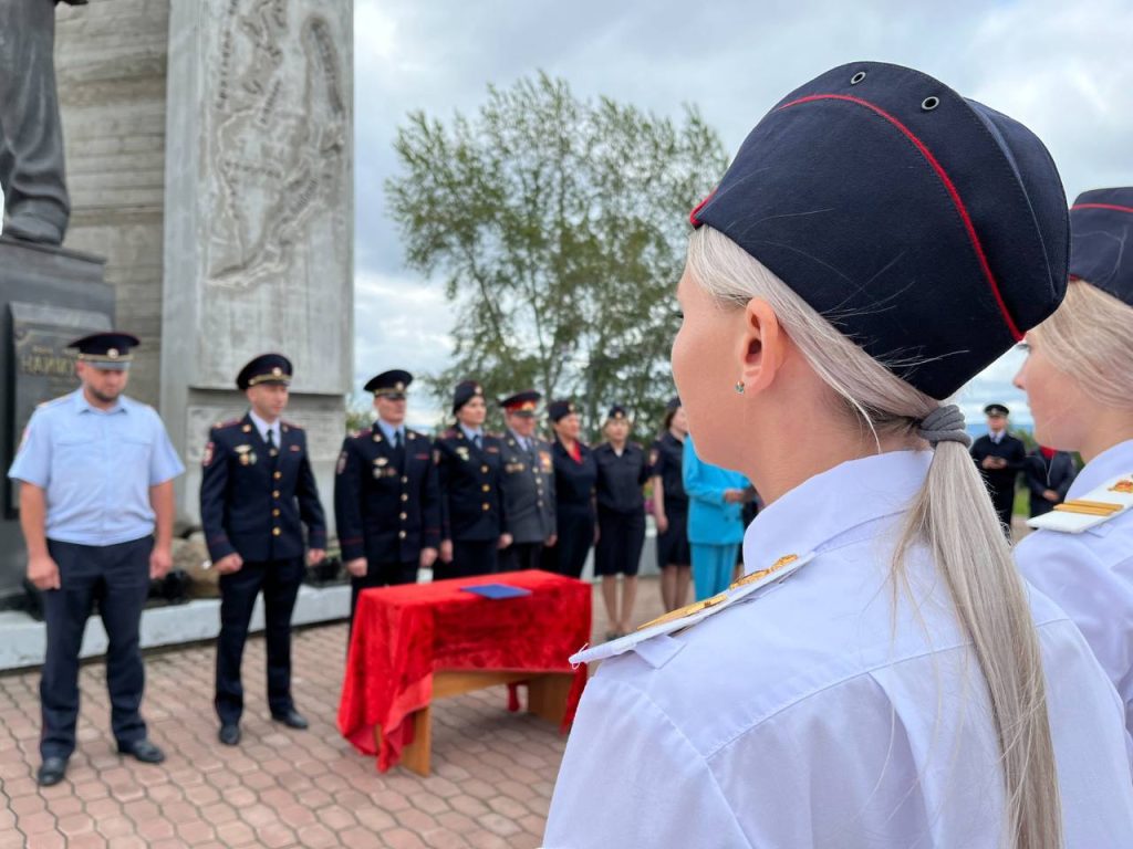 В Братске сегодня приняли Присягу молодые сотрудники МВД. Фото