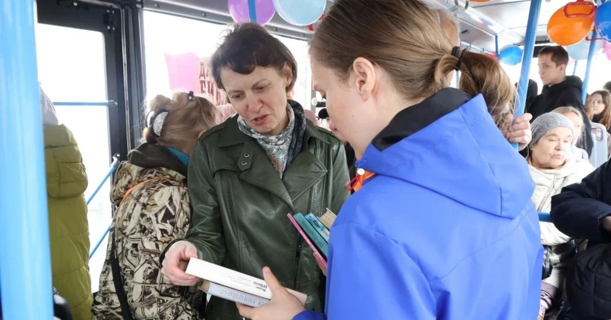 По Братску ездил «Читающий троллейбус»