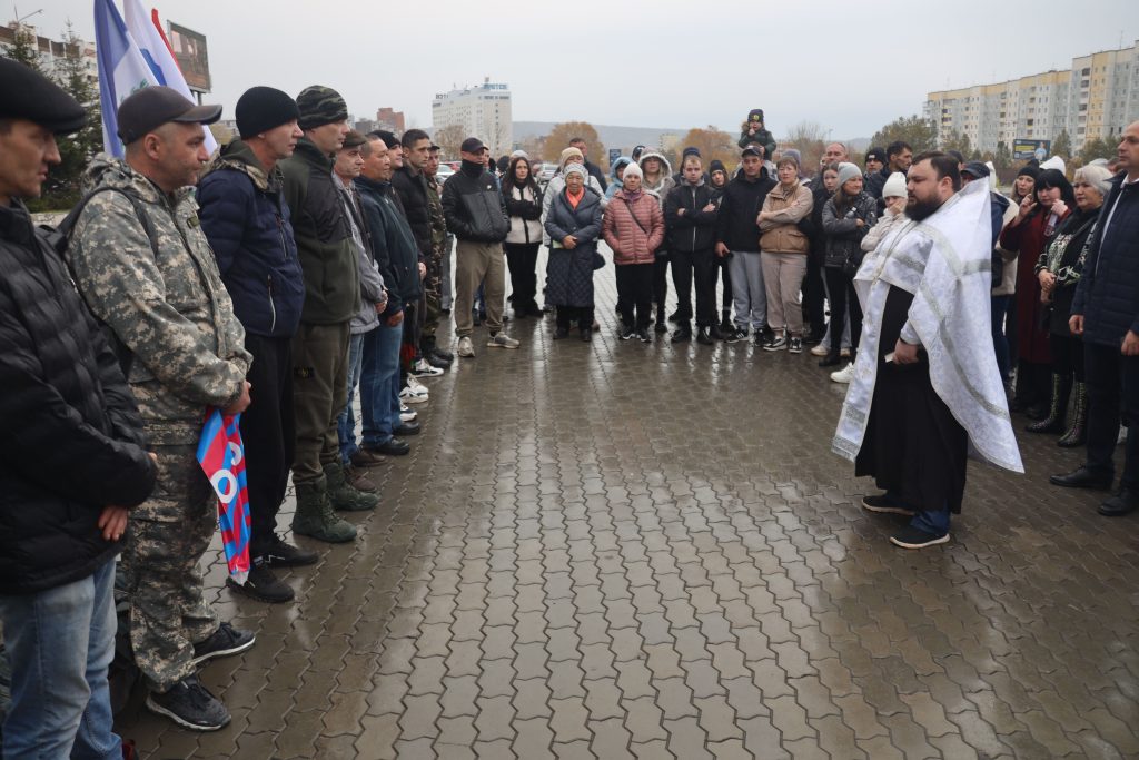 Поддержка и единство: Братск отправил 11 мужчин на службу по контракту