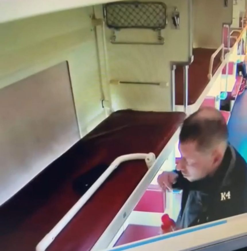 Полиция Братска ищет похитителя мобильного телефона в поезде