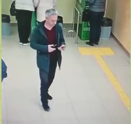 Полиция ищет мужчину, который забрал чужие деньги из банкомата в Братске