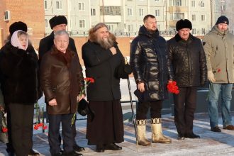 Prazdnichnyy Miting Posvyaschennyy Dnyu Goroda Sostoyalsya U Pamyatnika Pervostroitelyam V Bratske
