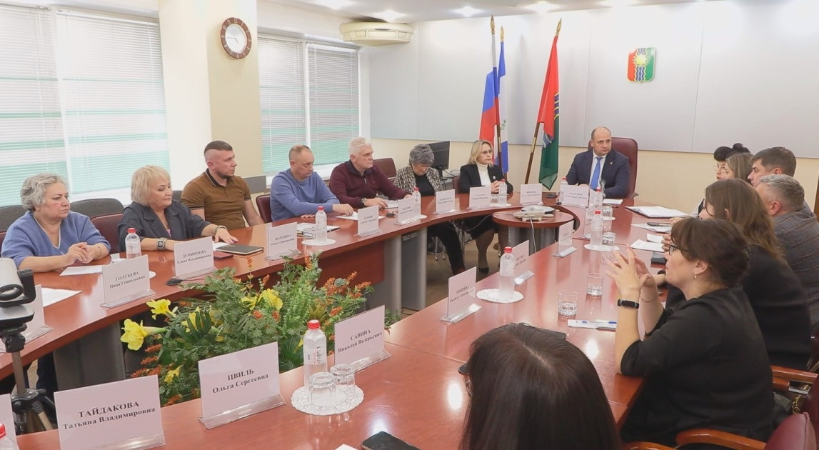 Заседание круглого стола в офисе