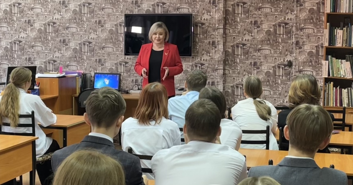 "Разговоры о важном": Лариса Павлова провела патриотический урок с учениками Гимназии № 1