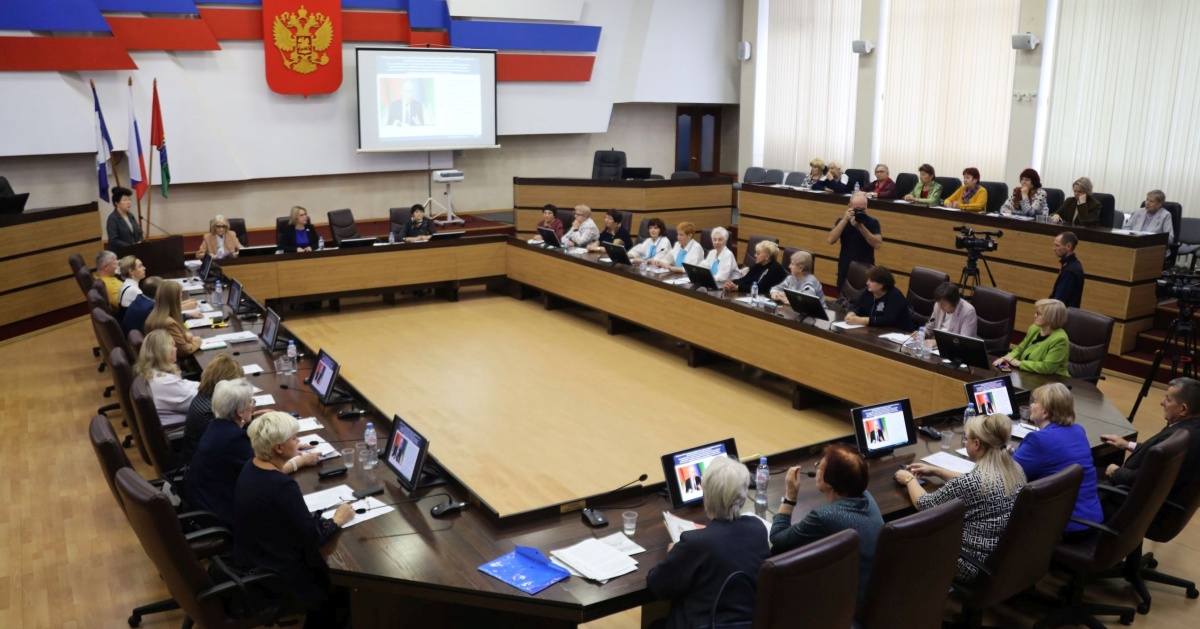 Развитие Высших народных школ обсудили в Братске