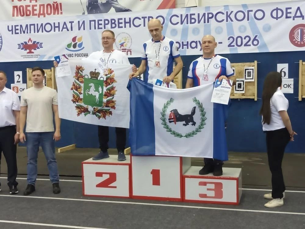 Спортсмены на пьедестале почета