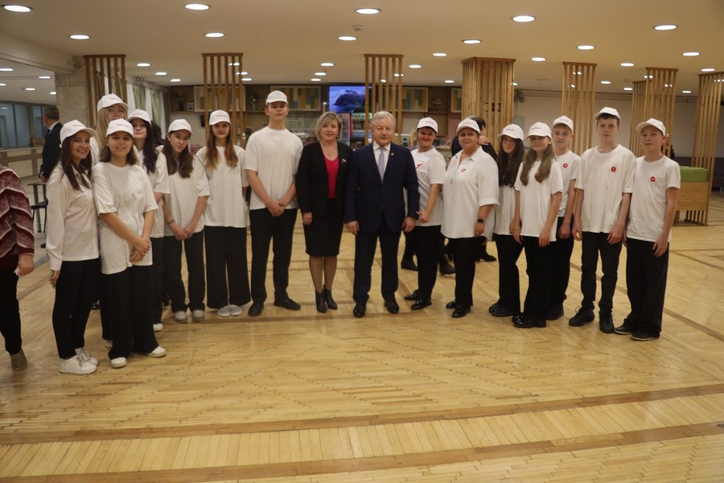 Сергей Серебренников поздравил комсомольцев со 105-летием ВЛКСМ