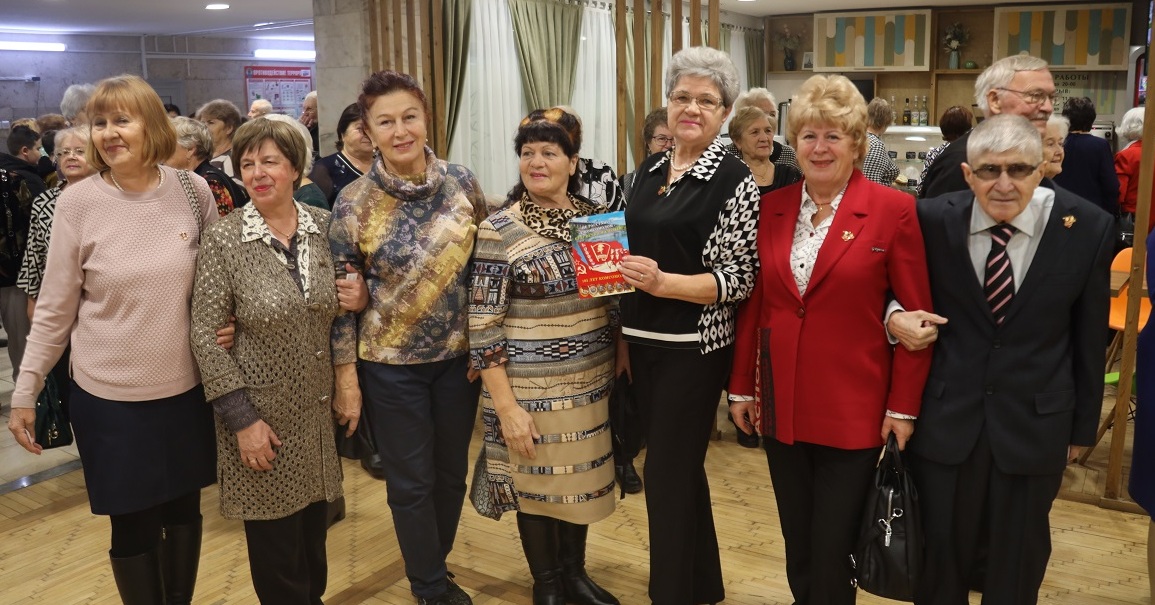 Сергей Серебренников поздравил комсомольцев со 105-летием ВЛКСМ