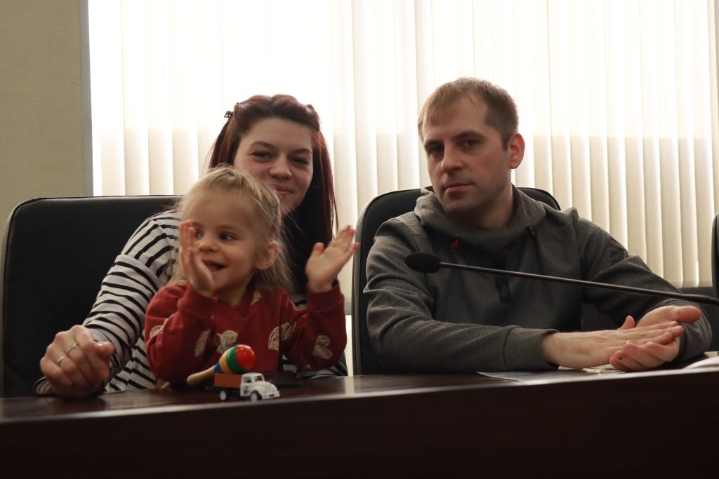 Сертификаты на жилье вручили 46-м семьям в Братске