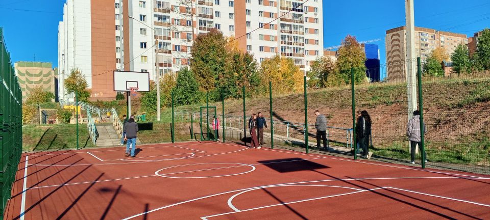 В Братске по проекту «Есть решение» открыли новую спортплощадку на улице Гагарина
