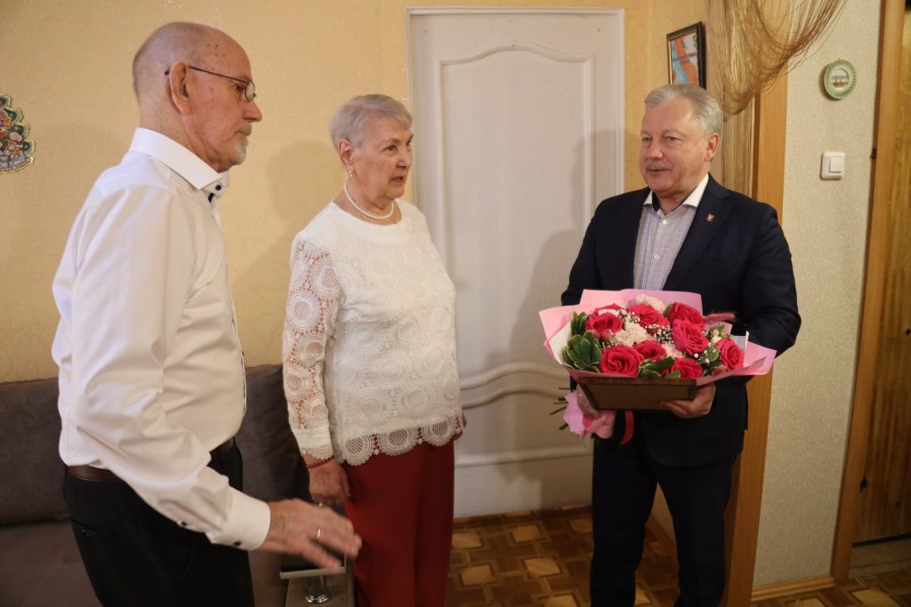 Супруги из Братска отметили бриллиантовую свадьбу