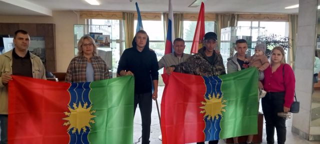 Из Братска отправились двое добровольцев для участия в СВО