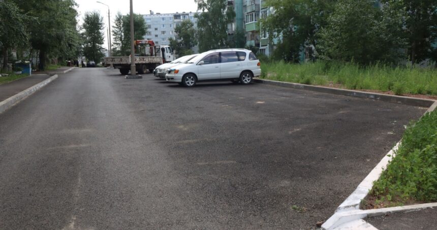 Три дворовых территории благоустроили в Центральном районе Братска