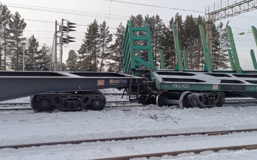 Tri Porozhnih Vagona Soshli S Relsov Na Stantsii Kezhemskaya V Bratskom Rayone