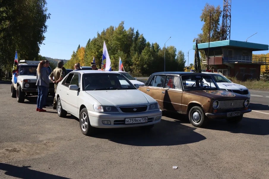 Участники автопробега возложили к мемориалам воинской славы цветы в Братске