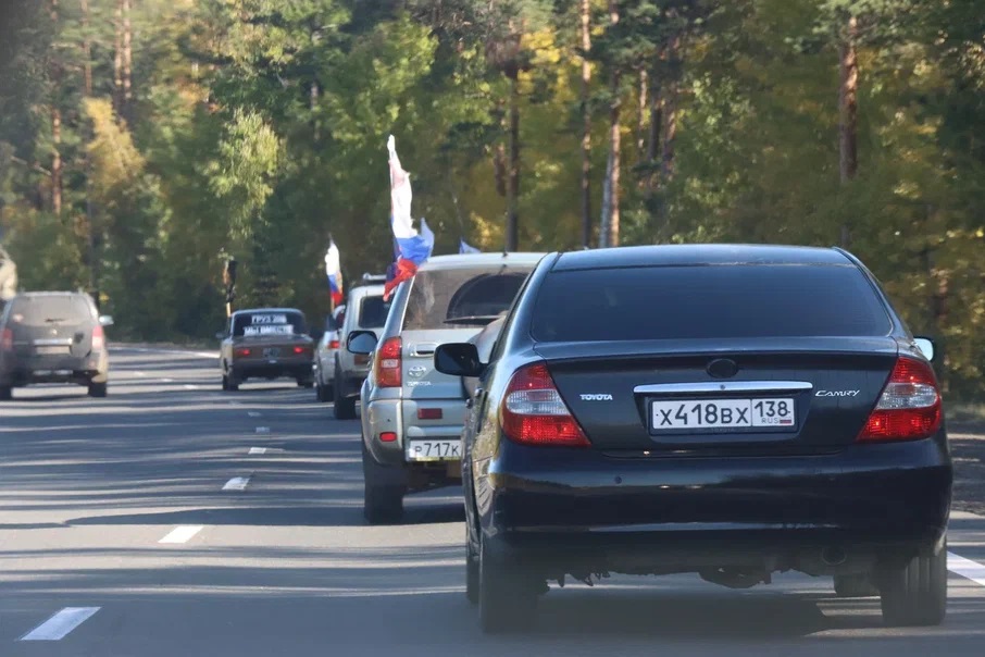 Участники автопробега возложили к мемориалам воинской славы цветы в Братске