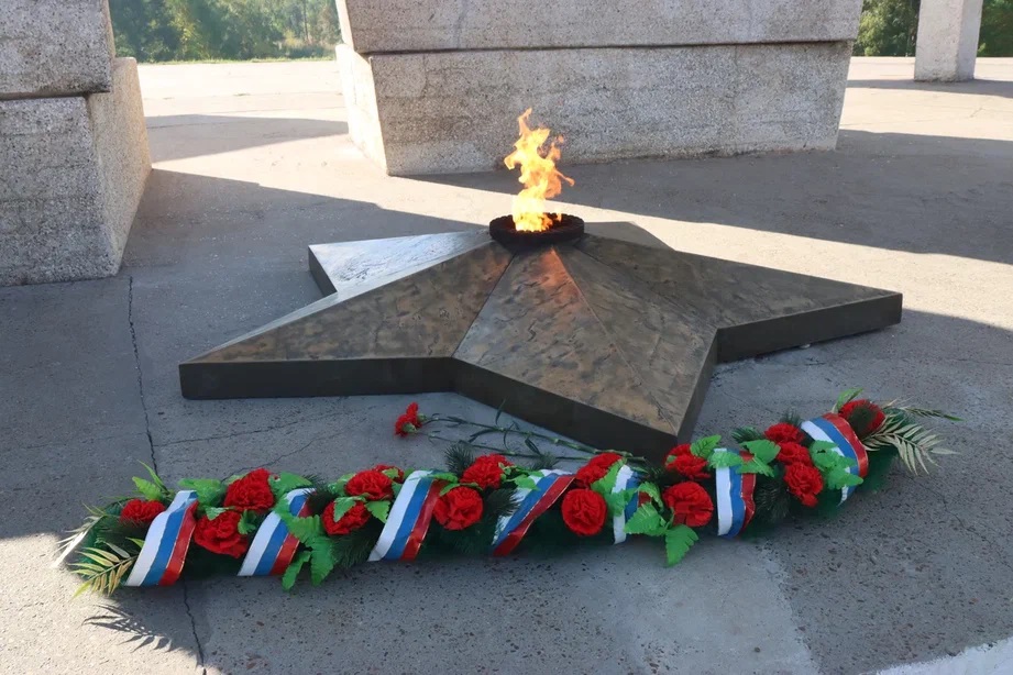 Участники автопробега возложили к мемориалам воинской славы цветы в Братске