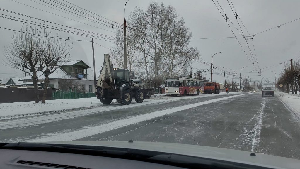 В Братске 28 единиц техники и свыше 50 рабочих задействовано на уборке снега
