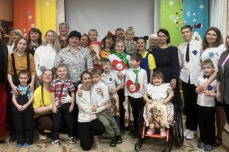 V Bratske 32 Semi S Detmi S Ovz I Invalidnostyu Uchastvovali V Tvorcheskom Festivale