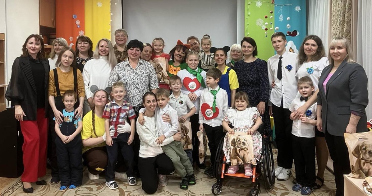 V Bratske 32 Semi S Detmi S Ovz I Invalidnostyu Uchastvovali V Tvorcheskom Festivale