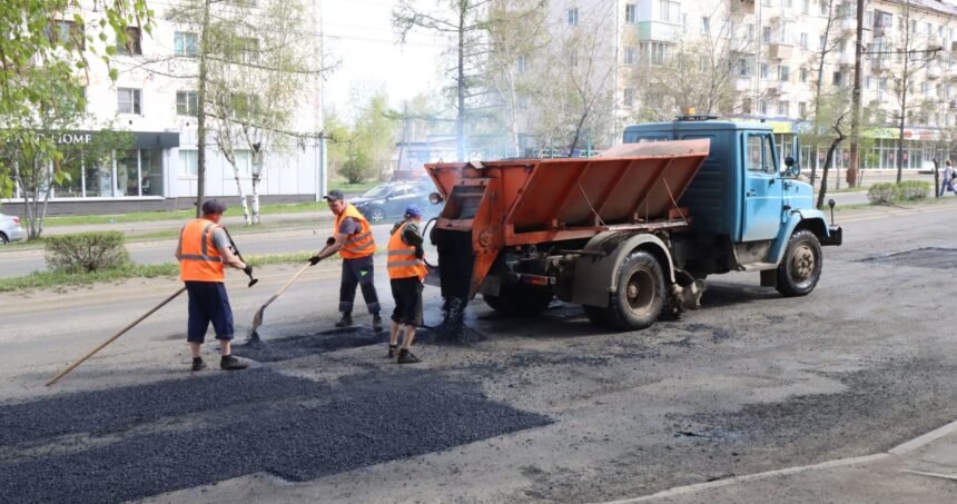 В Братске к 30 мая дорожники привели в порядок более 10 тыс. кв. м. поврежденных участков дороги